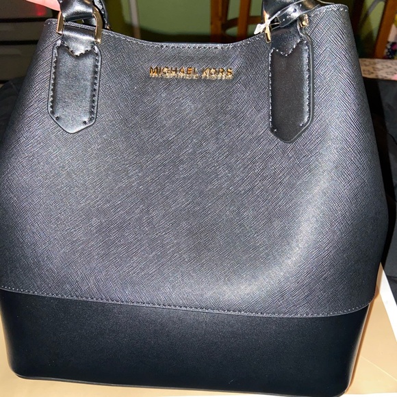 Michael Kors Set - Picture 1 of 5